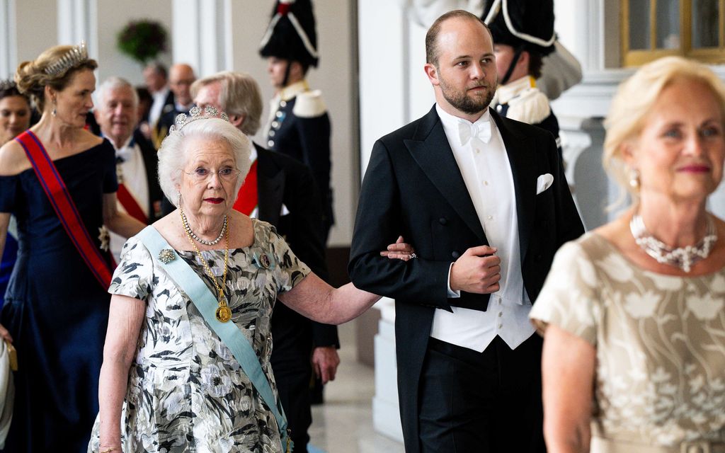 Harvoin julkisuudessa nähty prinssi saapui Kaarle Kustaan juhliin