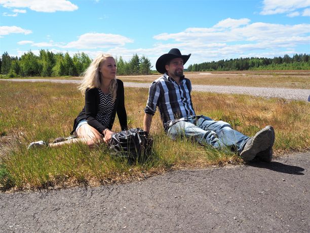  Petra ja Antti-Jussi ovat selvästi ihastuneita toisiinsa mutta vielä hitusen epävarmoja. 