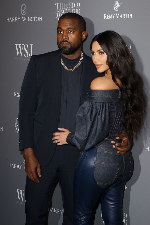 Kim kertoo tasapainottaneensa Kanyen villejä sisustusideoita.