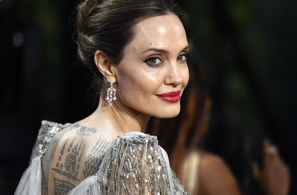 Angelina Jolie haluais asua ulkomailla. 