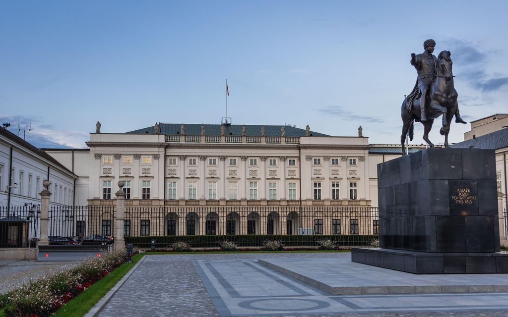 Mies uhkaa räjäyttää itsensä Puolan presidentin­palatsin lähellä – Aukio tyhjennettiin