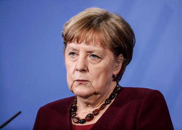 Saksan liittokansleri Angela Merkel sanoi ottavansa Astra Zenecan rokotteen. 