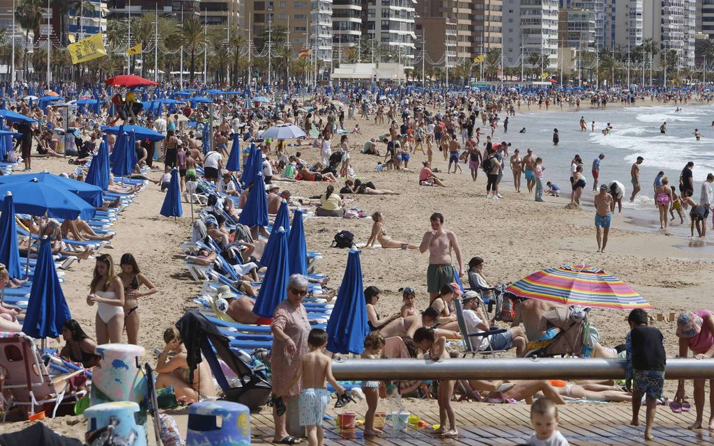 Järkyttävä tapahtuma Välimeren suosikki­lomakohteessa – Hotellin katto romahti kesken pääsiäis­illallisen