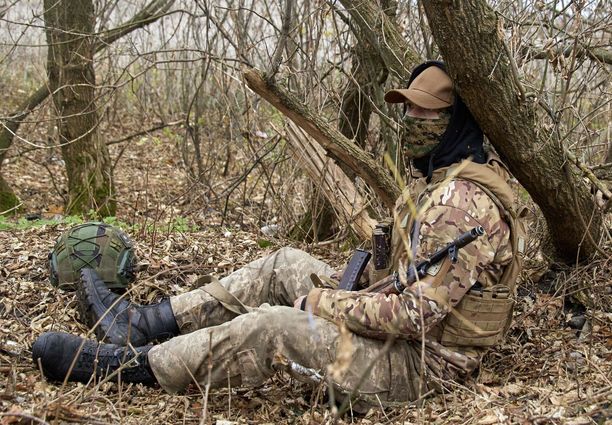 Video: Suomalaiset sotilaat tiukassa paikassa Ukrainassa