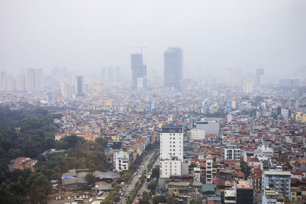 Hanoin taivas peittyy usein saastepilveen, joka pysyy paikallaan päivien ajan.