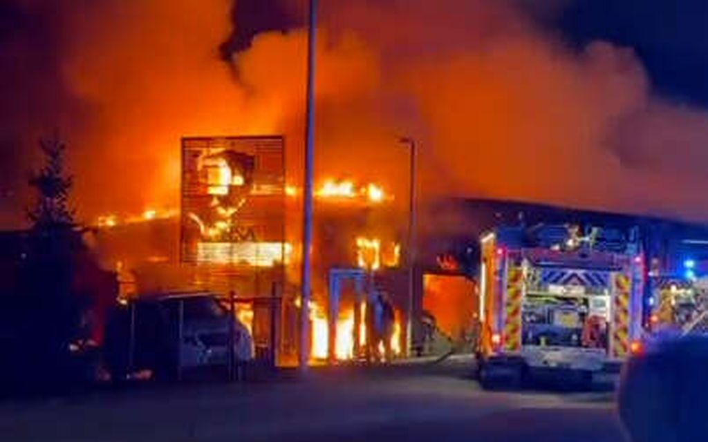 Vantaan valtavan tulipalon tutkintaa ei ole vielä voitu aloittaa – Tässä syy