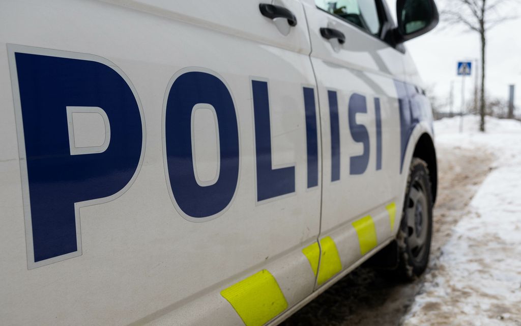 Mies varasti tyhjän­käynnille jätetyn auton Pietarsaaressa – Kyydissä lapsi