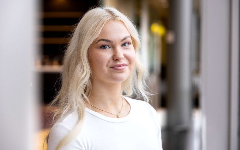 Karoliina, 21, unohteli asioita töissä – Kun lääkäri kertoi diagnoosin, hän alkoi itkeä