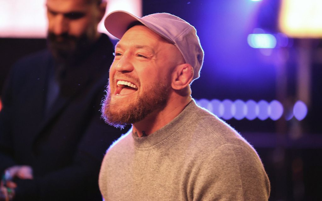 Conor McGregor örvelsi humalassa UFC:n tiloissa – Video leviää