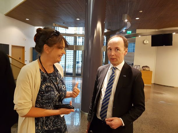 PS:n puoluesihteeri Riikka Slunga-Poutsalo ja puolueen puheenjohtaja Jussi Halla-aho perussuomalaisten puoluevaltuuston kokouksessa Helsingissä viime toukokuussa.