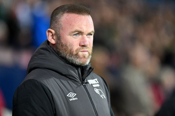 Hyökkääjäikoni Wayne Rooney luotsaa Derbyn edustusjoukkuetta.
