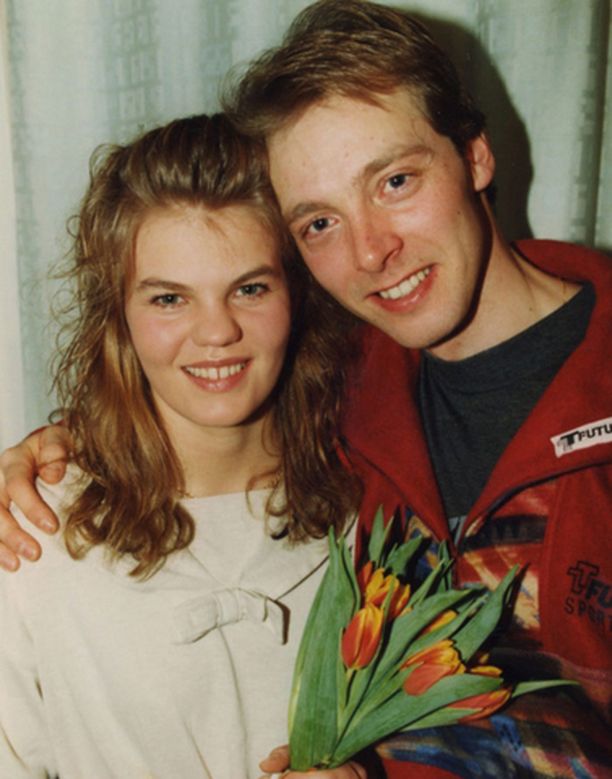 Mika Myllylä ja Suvi onnellisena kihlaparina.