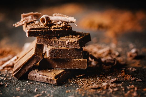 Suomalaisinnovaatio on kehitellyt suklaata, joka ei kaipaa niin paljoa sokeria kuin normaalisti.