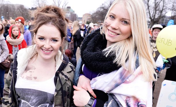 Isabella Wall ja Alexandra McCracken näkivät Bieberin jo Tukholmassa.