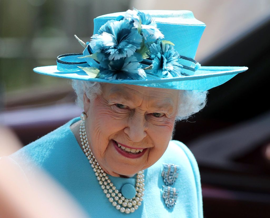 Suora lähetys kuningatar Elisabetin juhla­paraatista – nähdäänkö Elisabet parvekkeella?