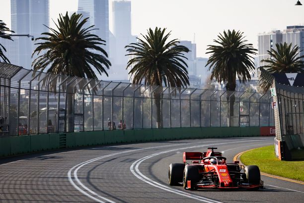 Sebastian Vettel ei saanut Ferraria kunnon vauhtiin Albert Parkin radalla. 