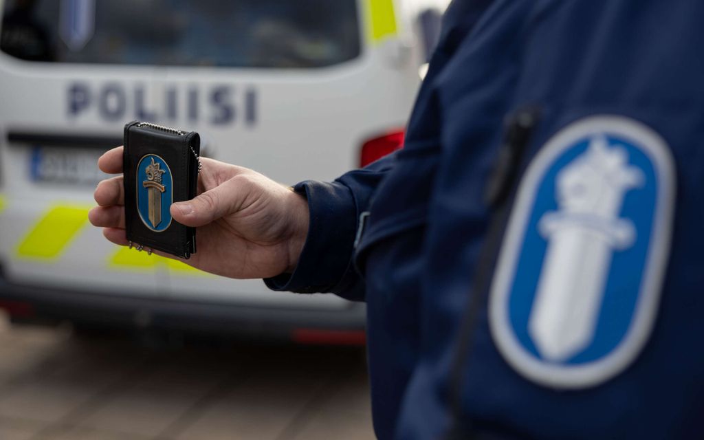 Poliisi: Toimi näin, jos mysteeri­kauppias vetää hihasta