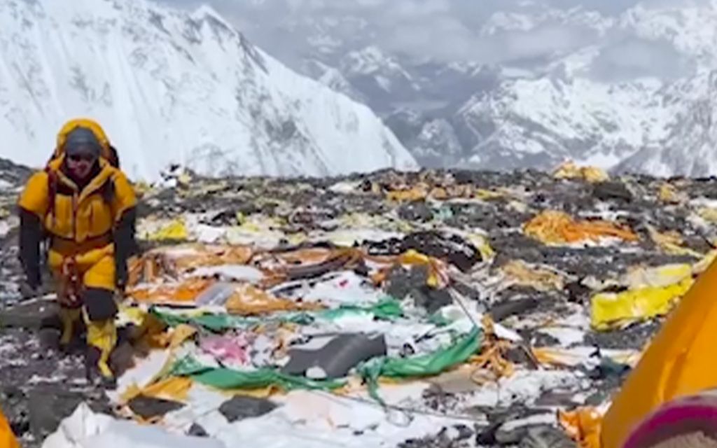 Likainen yllätys huipulla – Mount Everest tulvii roskaa