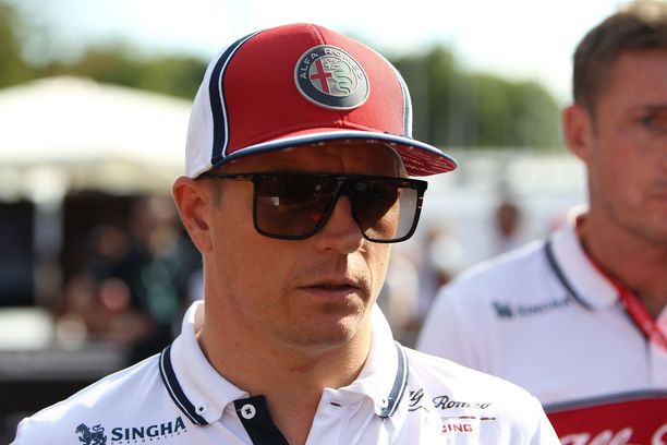 Kimi Räikkönen tarvitsi nopeasti uuden ratin. 