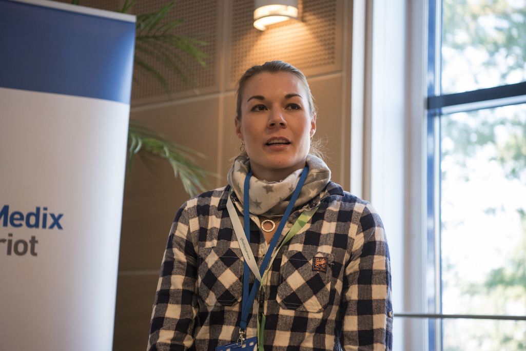 Antti Tuisku lohdutti ystävän menettänyttä Krista Pärmäkoskea surutyössä – hiihtäjän suhde lääkäreihin muuttui Mona-Liisa Nousiaisen kuoleman jälkeen: ”Olen rohkeammin reagoinut”