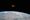 Nasan taiteellinen näkemys planeetta Maata ohittavasta asteroidista.