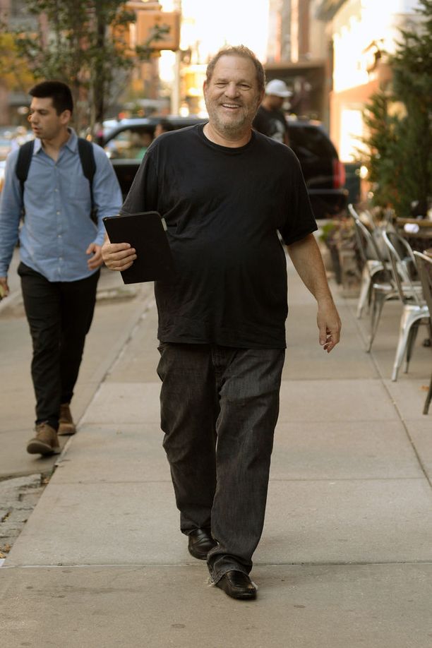 Tuottaja Harvey Weinstein kuvattiin marraskuun alussa hyväntuulisena ahdistelukohusta huolimatta.
