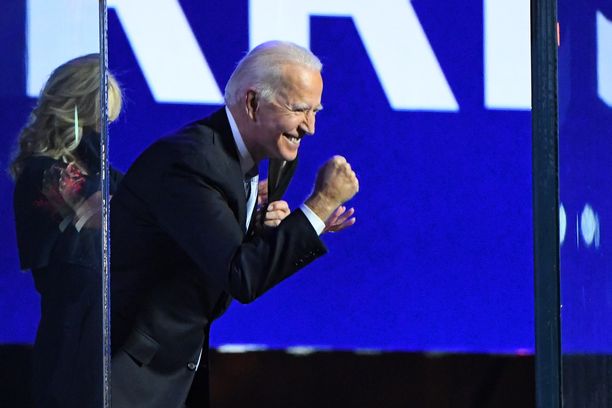 Joe Biden puhui kannattajilleen kotiosavaltiossaan Delawaressa varhan sunnuntaiaamuna Suomen aikaa.