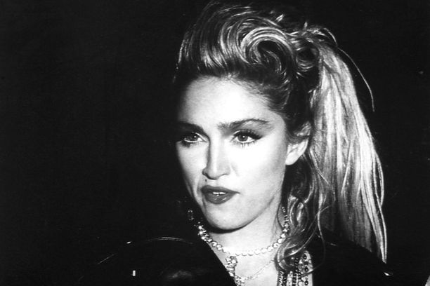 Madonna on aiheuttanut myös kohua sosiaalisessa mediassa. Vasta taannoin uutisoitiin, miten hän oli varastanut toisen naisen vartalon ja liittänyt sen oman päänsä kuvaan.