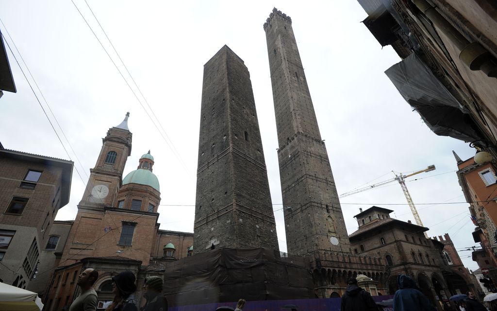 Kaltevan tornin pelätään kaatuvan Italiassa