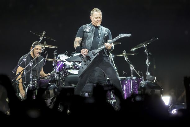 Metallica suree kuollutta säveltäjää Ennio Morriconea.