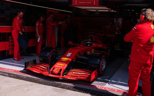 Mersulta näyttävä tunnustus Ferrarille – Kimi Räikkösen mestaruus­autokin saa huomiota tallin juhlakisassa  