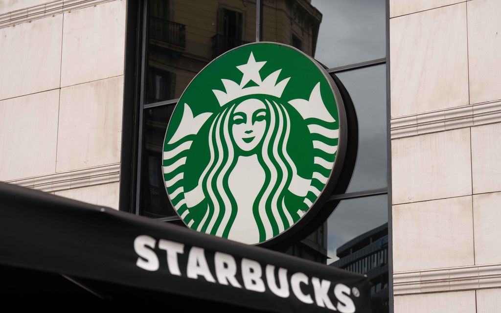 Starbucks määrättiin maksamaan miljoona­korvaukset työntekijälle, joka sanoo saaneensa potkut valkoisuuden takia 