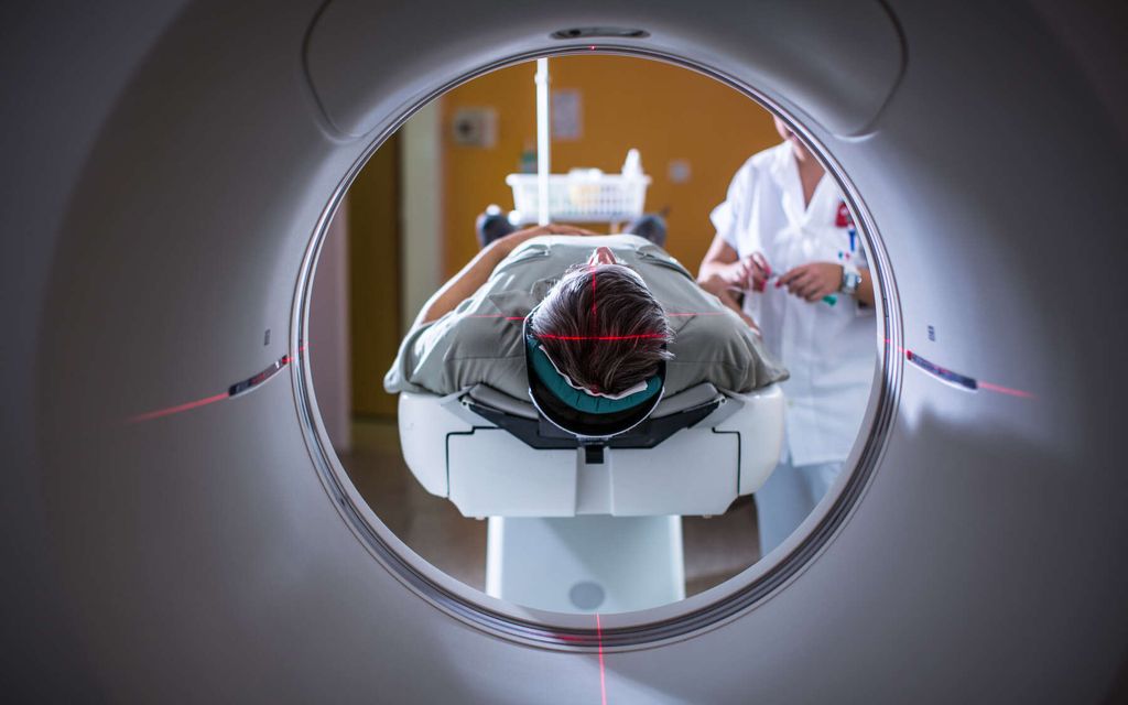 Mies kuoli magneetti­kuvauksessa: Näin järkyttävät tapahtumat etenivät – Suora lähetys käynnissä