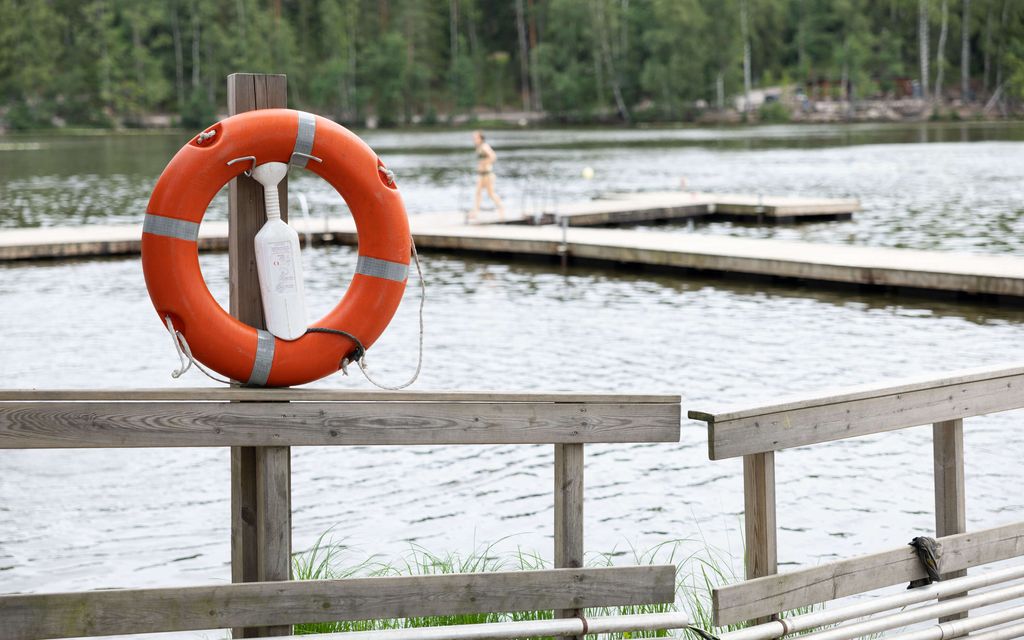 Onko Kuusijärven turmalla vaikutusta uimarantojen ohjeistuksiin? Nyt puhuvat liikunta­palvelujen johtajat