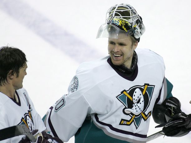 Ilja Bryzgalov ja Teemu Selänne olivat voittamassa Stanley Cupia pelatessaan Anaheim Ducksissa.