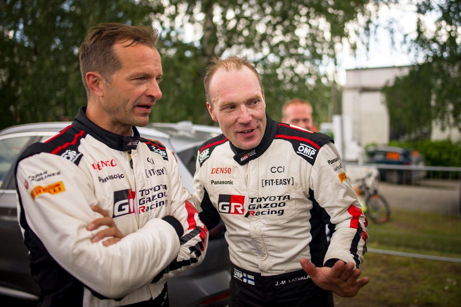 Onko tässä rallihistorian hauskin haastattelu? Jari-Matti Latvalan  kartanlukijan kommentit naurattavat
