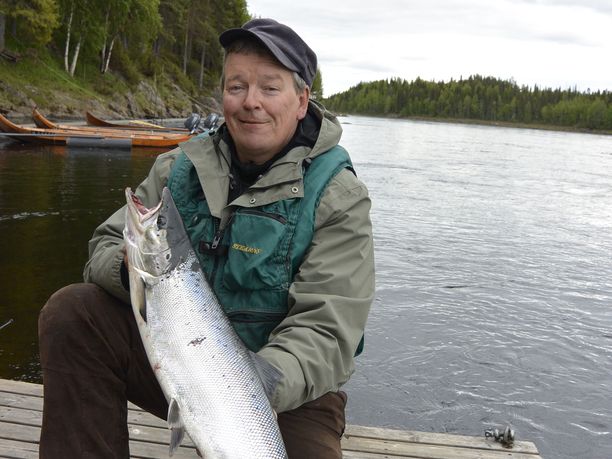 Äkäslompololainen matkailuyrittäjä Vesa Kaulanen ei ymmärrä Suomen liian tiukkoja koronalinjauksia. Se mikä soveltuu etelään, ei päde väljemmässä pohjoisessa.