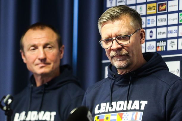 Jere Lehtinen ja Jukka Jalonen kertoivat pelaajavalinnoista maanantaina Helsingissä.