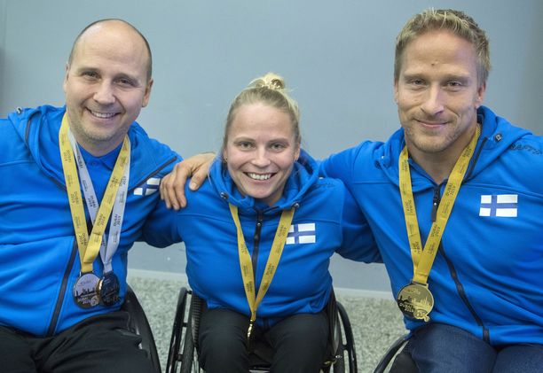 Toni Piispanen (vasemmalla), Amanda Kotaja ja Leo-Pekka Tähti valittiin paralympialaisiin.