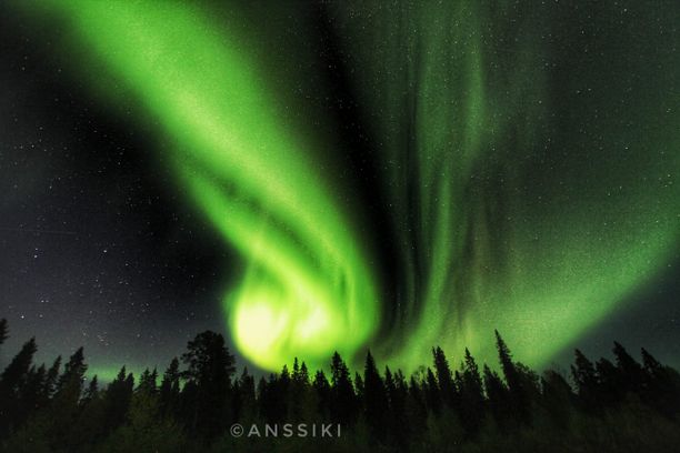 Lukijan kuvat: Revontulet valaisivat koko Suomen taivaan