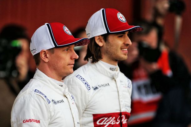 Kimi Räikkönen ei lähde kommentoimaan nuoremman tallitoverinsa, Antonio Giovinazzin, otteita F1:ssä.