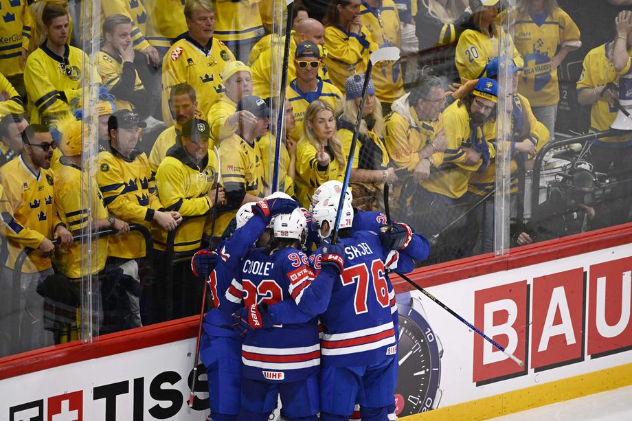 USA celebrates victory on Swedish soil