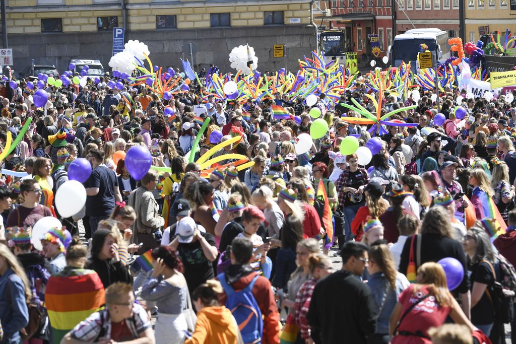Helsinki Pride tarjosi ”shamanistista rumpu­seremoniaa” – saamelais­vaikuttajilta tiukkaa kritiikkiä