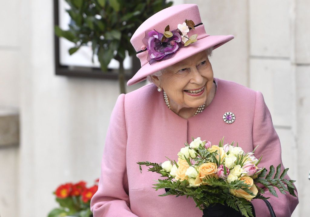 Juhlavieras onnitteli kuningatarta prinssi Harryn ja Meghanin vauvasta – Elisabetilta, 93, koruton reaktio