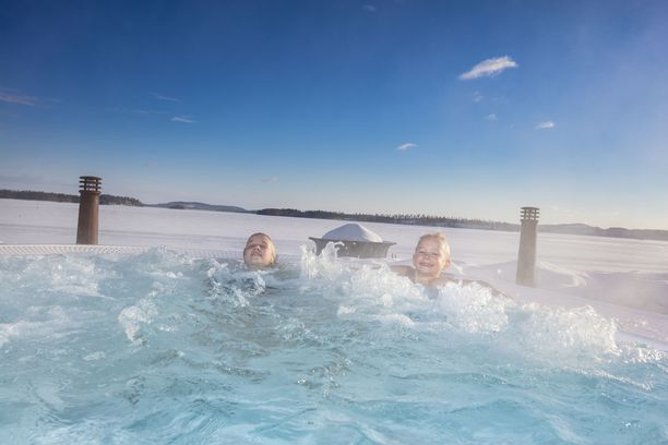 Nurmeksen Bomban kylpylä uusittiin muutama vuosi sitten. Keväällä hotelliin aletaan rakentaa lisäsiipeä, johon tulee järvinäköalalla varustettuja huoneita.