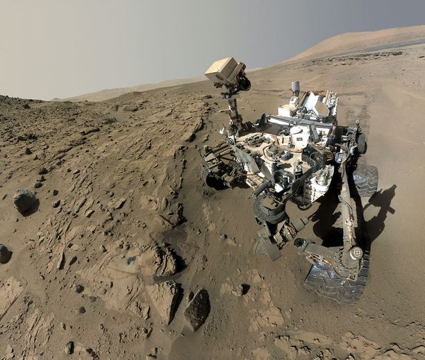 Curiosity keväällä 2014 otetussa selfie-kuvassa.