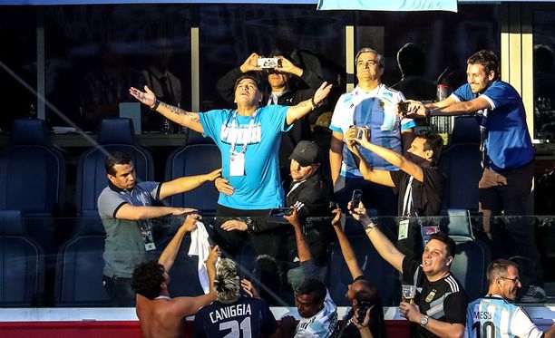 Diego Maradona sekoili kesken Nigeria-ottelun aitiossaan.
