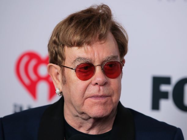 Elton John säikähti pahanpäiväisesti yksityiskoneensa ongelmia.