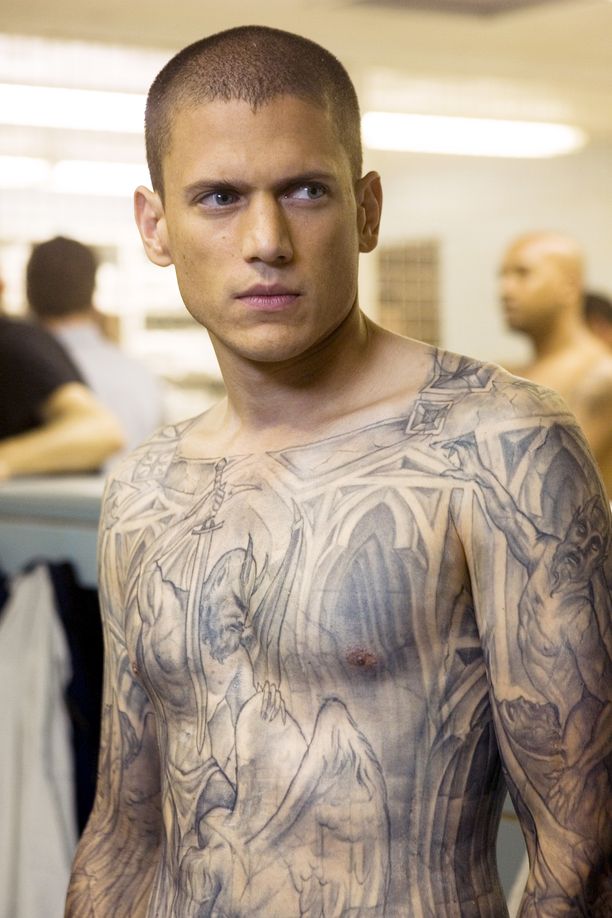 Wentworth Miller näytteli sarjassa vankilapakoa suunnittelevaa vankia. Yksityiskohtaiset tatuoinnit kätkivät sisäänsä pakosuunnitelman.