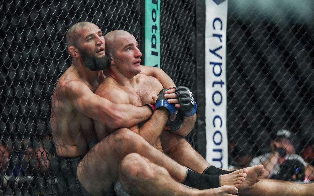 UFC:ssä nähtiin jättipaukku – Sean Strickland kaatoi ennakko­suosikin